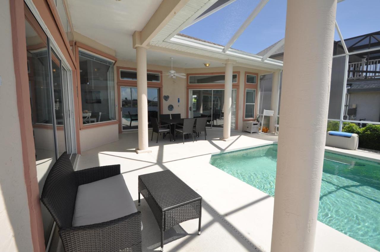 Sunset Bay Beautiful Pool Home - Bring Your Boat Or Jet Ski - Canal With Dock- Sleeps 10 - 4 Bd Palm Coast Exterior photo